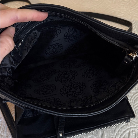 Enzo Angiolini Elegant Black Crossbody Bag - Picture 4 of 6